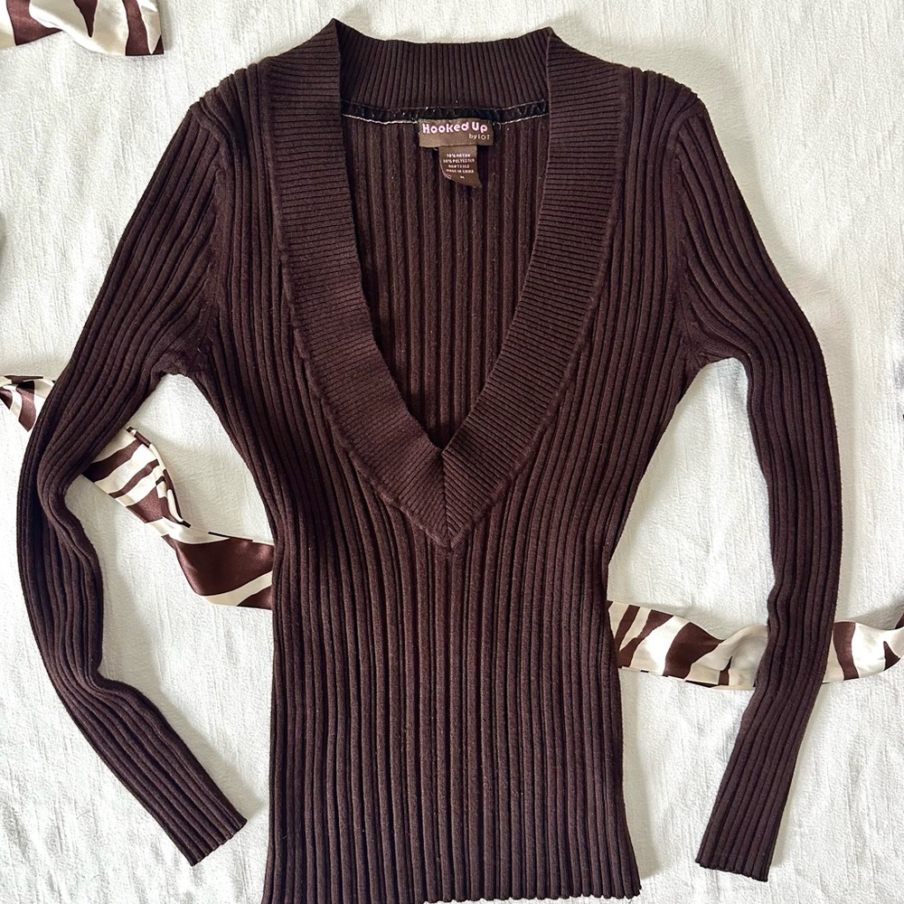 Hooked Up by IOT Women's Deep Brown V-Neck Sweater